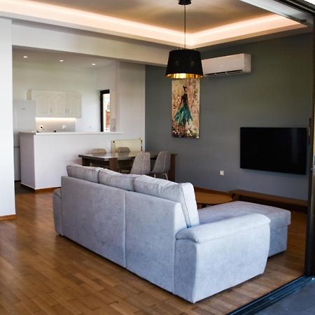 Βright Walled Designed Apt In Glyfada Center Athènes Extérieur photo