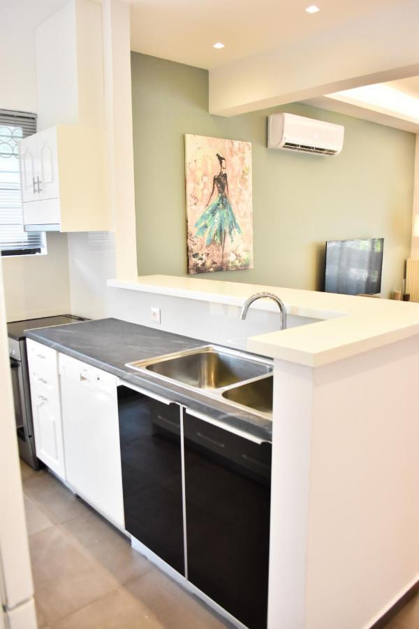 Βright Walled Designed Apt In Glyfada Center Athènes Extérieur photo