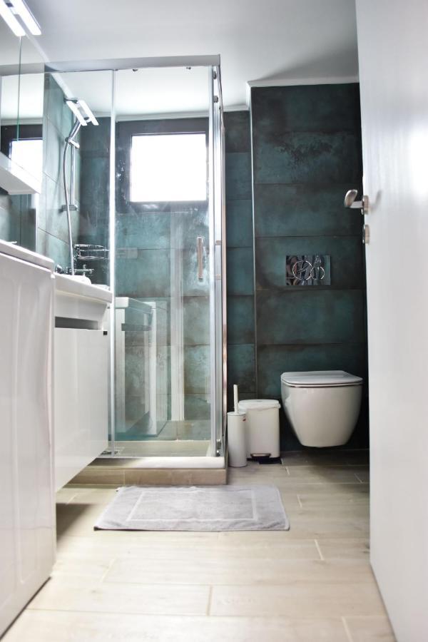 Βright Walled Designed Apt In Glyfada Center Athènes Extérieur photo