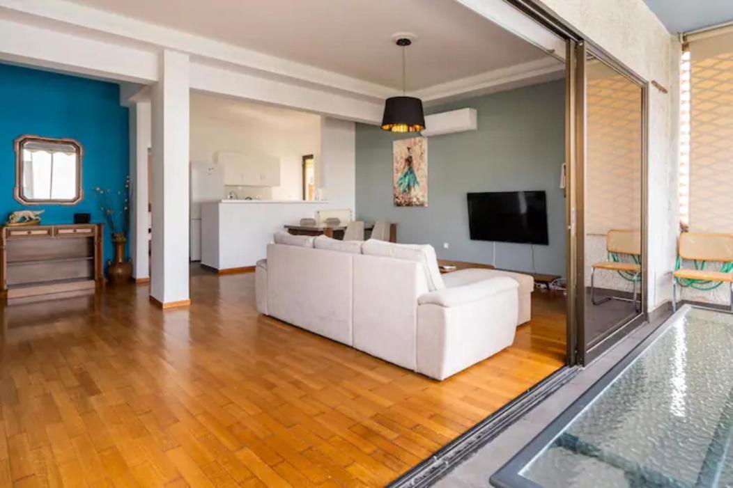 Βright Walled Designed Apt In Glyfada Center Athènes Extérieur photo