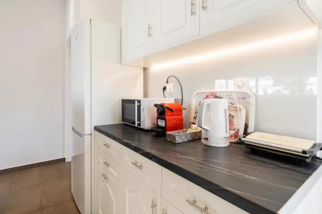 Βright Walled Designed Apt In Glyfada Center Athènes Extérieur photo