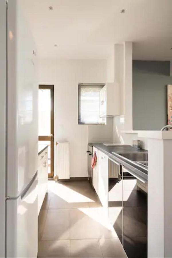 Βright Walled Designed Apt In Glyfada Center Athènes Extérieur photo